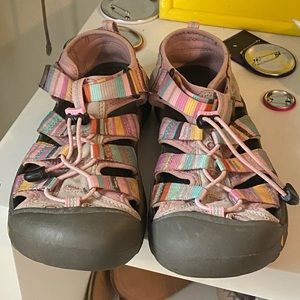 Women’s Pink Keens